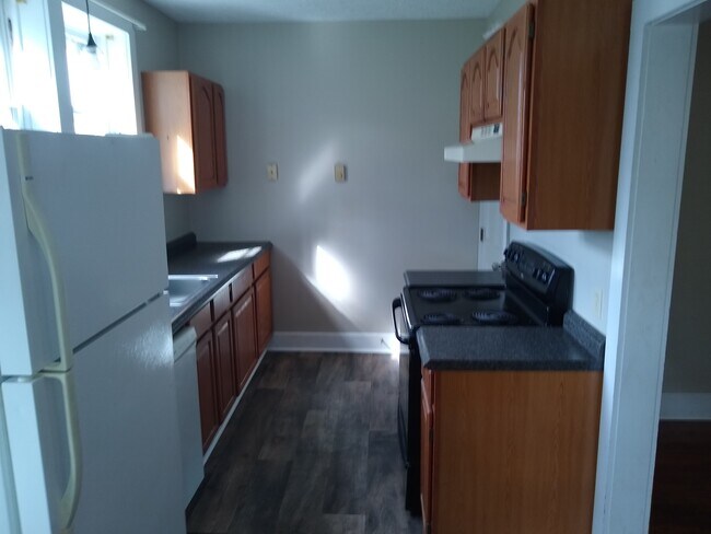 Kitchen - 1728 Washington St E