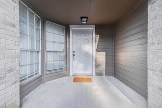 Building Photo - 6715 Liberty Valley Dr