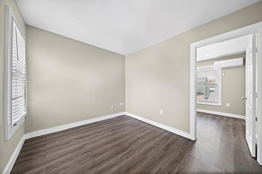 Primary Photo - 1811 21st St