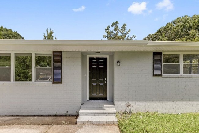 Building Photo - Remodeled home with Huge Backyard