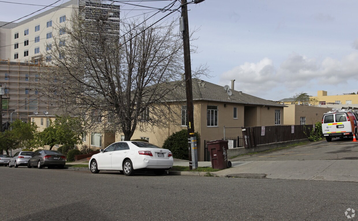Building Photo - 2900 14th Ave