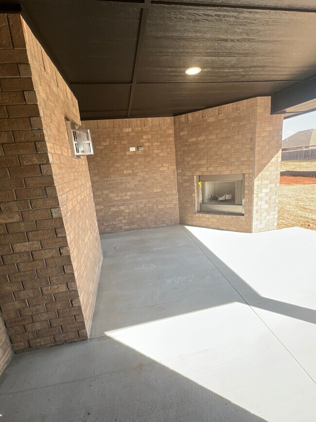 Building Photo - 13900 Kamber Dr