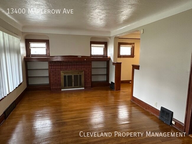 Building Photo - Charming 3-Bedroom Home