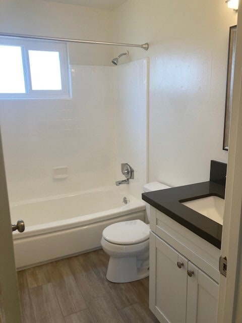 Building Photo - 923 Tamarack Ln