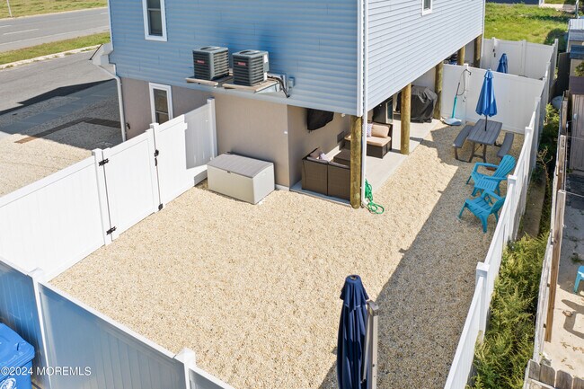 Building Photo - 257 Dewey Dr