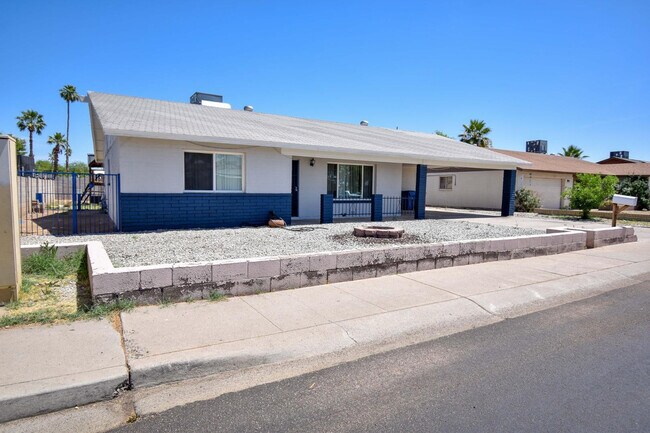 Foto del edificio - 6819 N 64th Ave