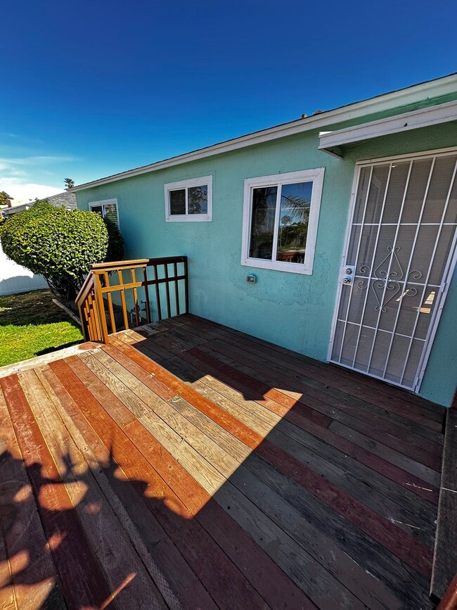 Building Photo - SILVER STRAND BLVD DUPLEX