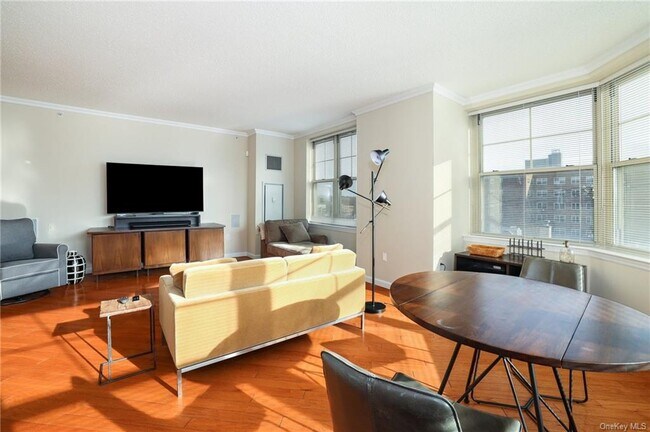 Building Photo - 300 Mamaroneck Ave