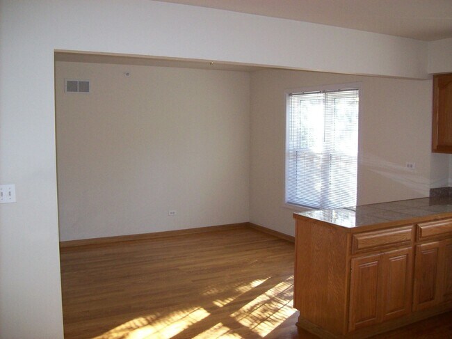 Building Photo - 647 S Hough St