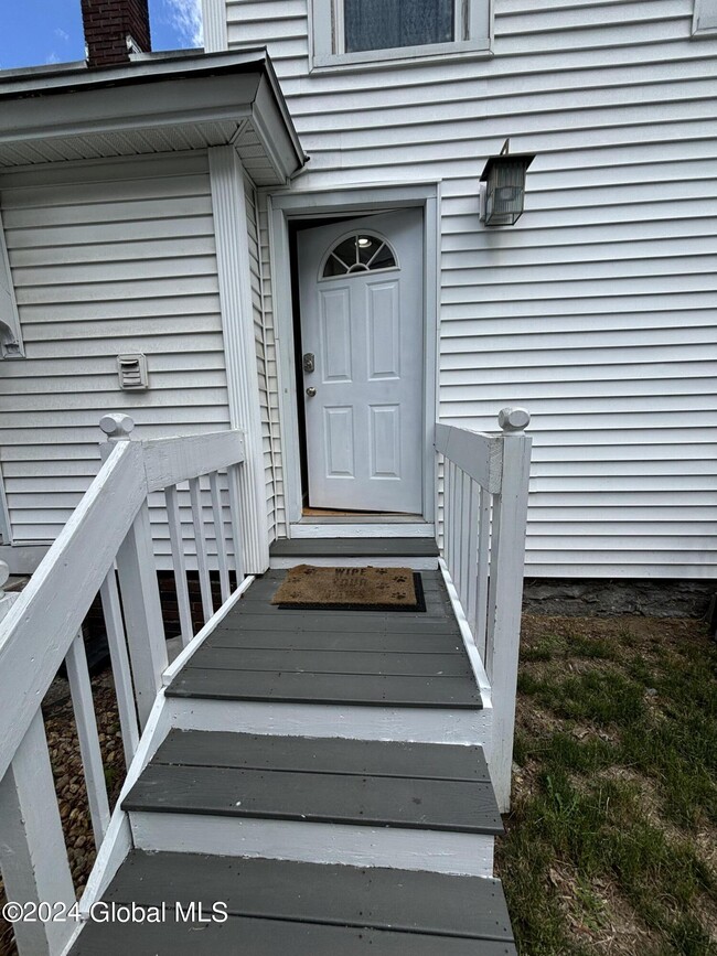 Building Photo - 407 Glen St