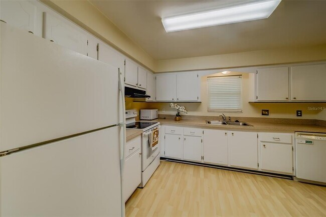 Foto del edificio - 1706 Belleair Forest Dr