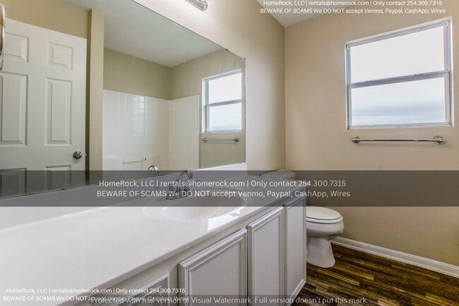 Building Photo - 4 Bedroom 2.5 Bath Available NOW