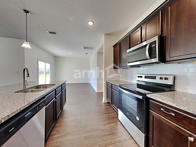 Foto del edificio - 105 Moultrie Crossing Ln