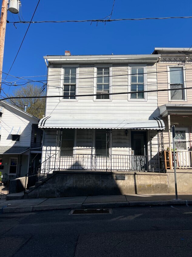 Primary Photo - 420 E Market St