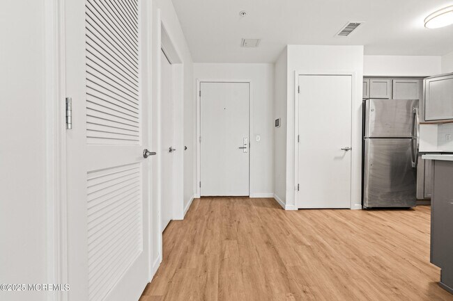 Building Photo - 165 Pavilion Ave