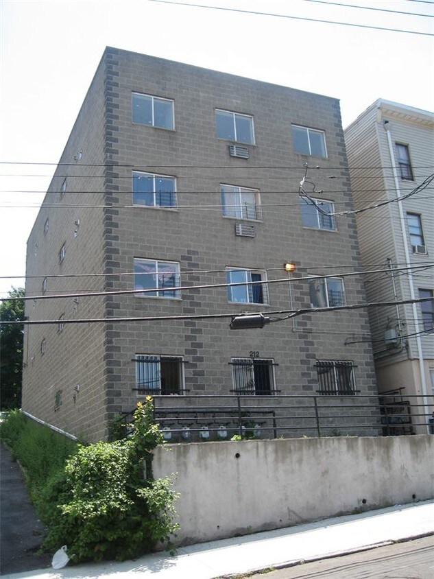 Building Photo - 212 Washington St