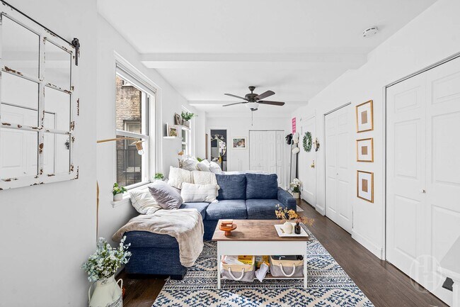 Foto del edificio - 321 E 43rd St