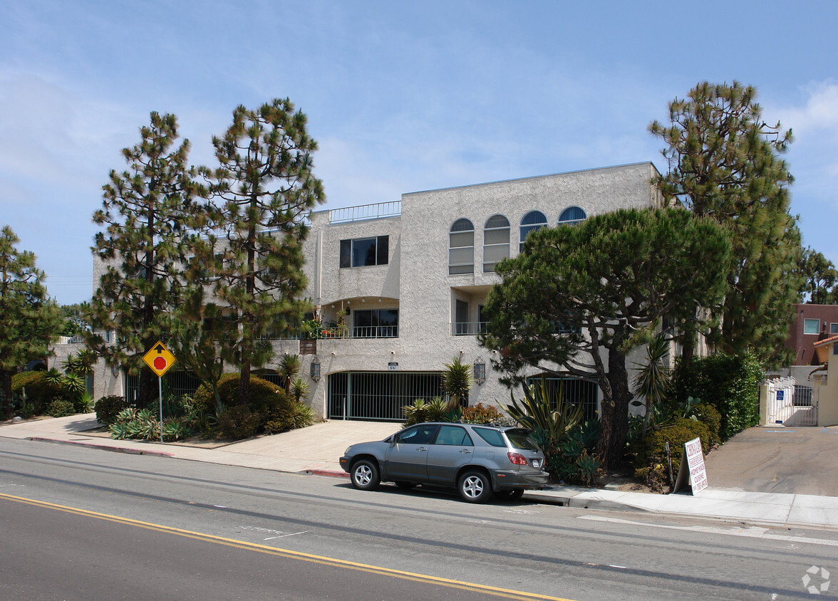 Primary Photo - 2222 Carmel Valley Rd