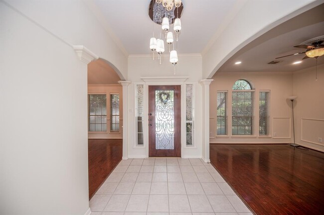 Building Photo - 2110 Oak Park Trails Ct