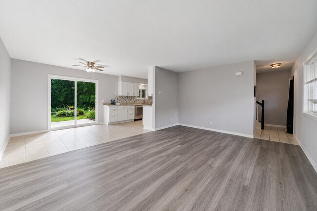 Building Photo - 450 Valley Dr