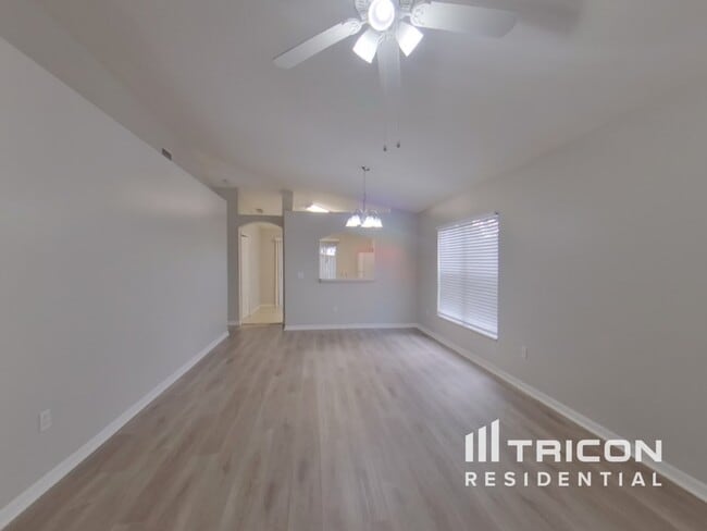 Building Photo - 10435 Blackmore Dr
