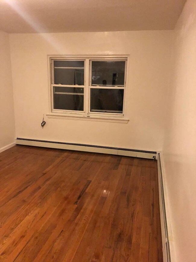 Building Photo - 3542 Olinville Ave