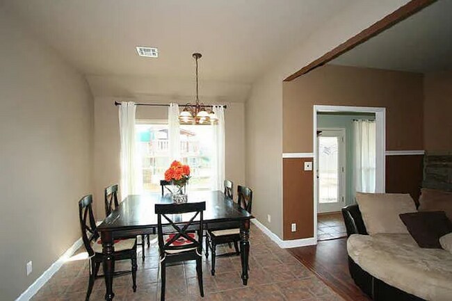 Foto del edificio - Charming 3-Bedroom Home in the Heart of Br...
