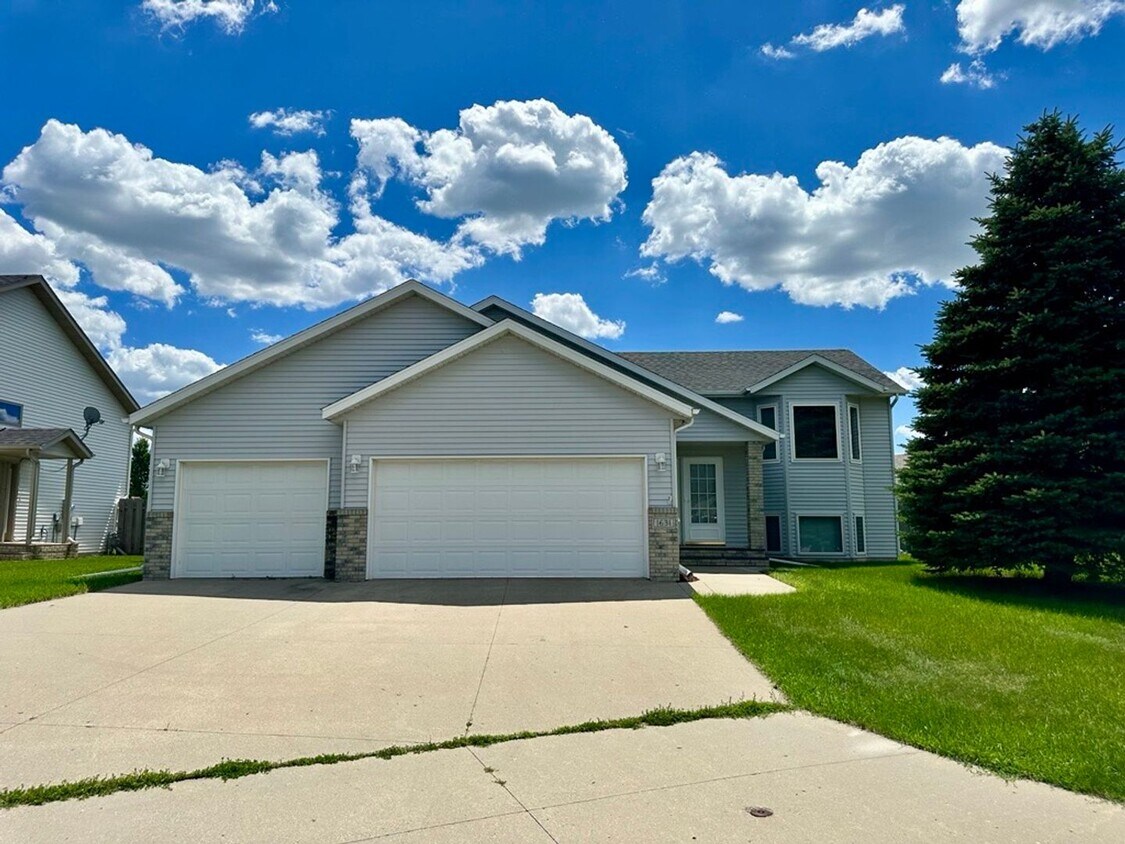 Foto principal - 1631 51st St S