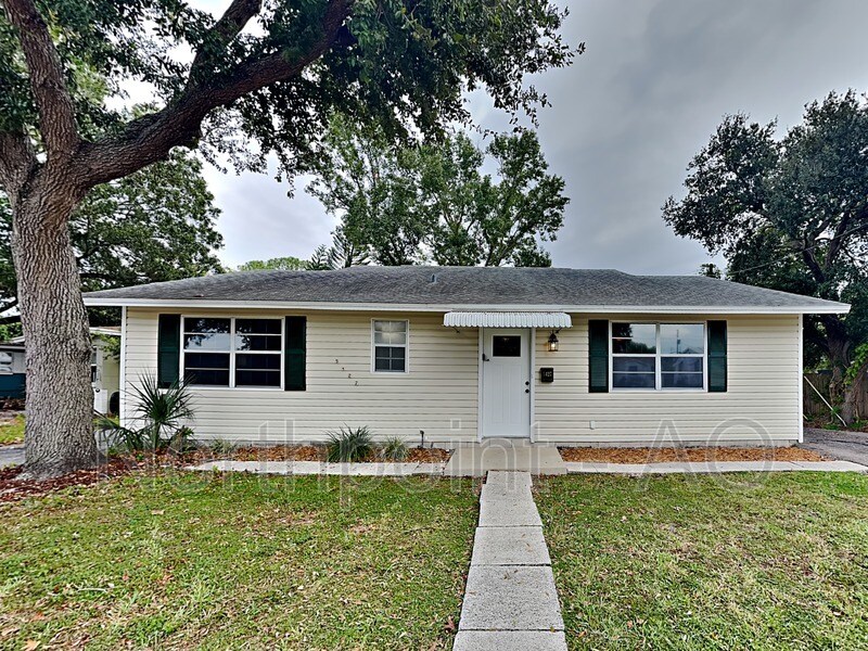 Primary Photo - 5427 Kelly Dr N