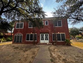 Building Photo - 720 N Stone Ave