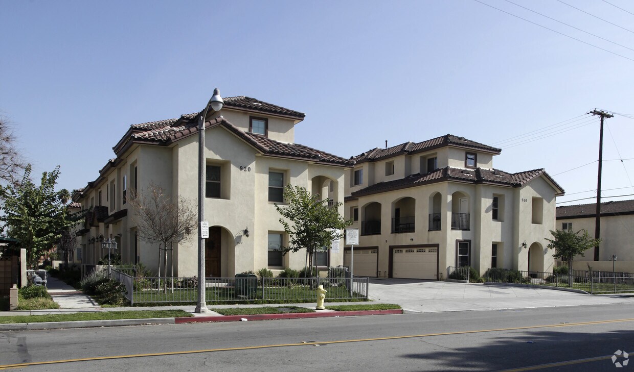 Primary Photo - 920-984 S Highland Ave