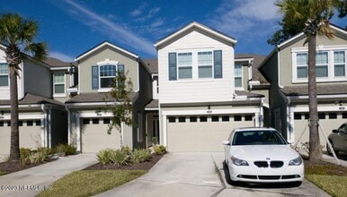 Building Photo - 352 Richmond Dr