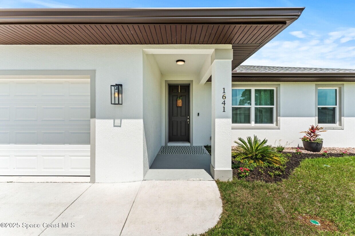 Foto principal - 1641 Earlham Ave NW