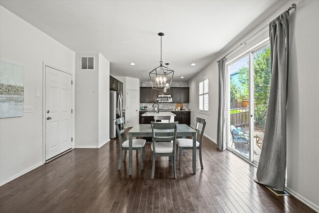 Foto del edificio - Beautiful 5 Bedroom Home- Move in Ready- C...