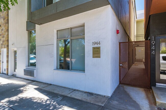 Foto del edificio - 2 Bed 2 Bath in The Heart of Little Italy