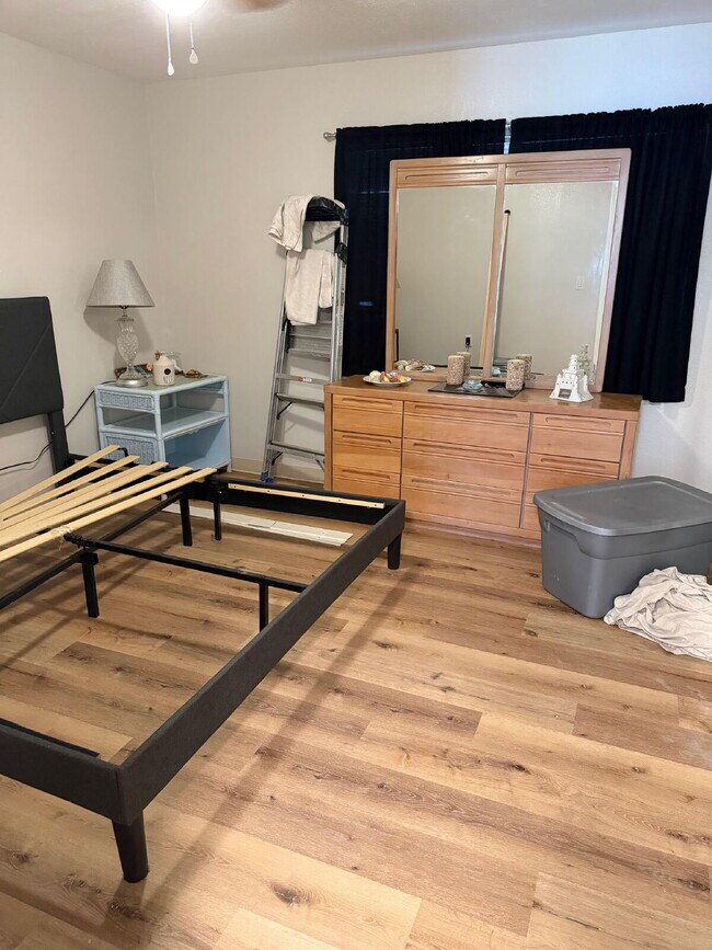 Foto del edificio - BEAUTIFULLY UPDATED CONDO POOL VIEW PERFECT LOCATION