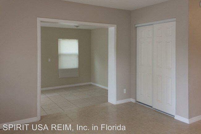 Foto del edificio - 7407 Celeste Ln