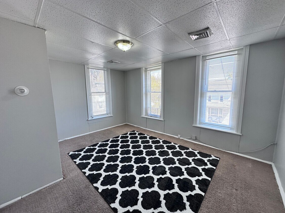 2 W Stiegel St Unit 4, Manheim, PA 17545 Room for Rent in Manheim, PA