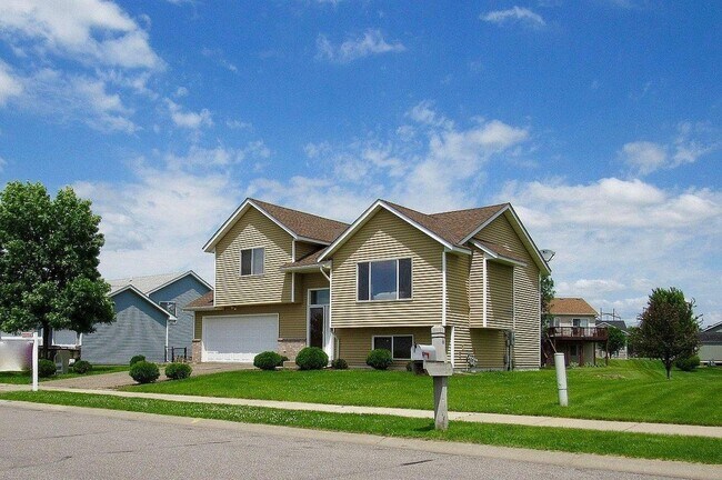 Foto del edificio - 4184 Jansen Ave NE