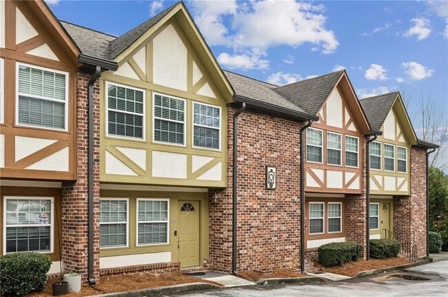 Building Photo - 2825 Ne Expressway Unit O2