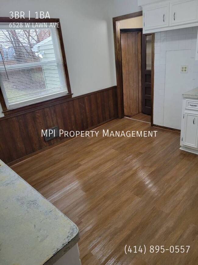 Building Photo - 6528 W Lawn Ave