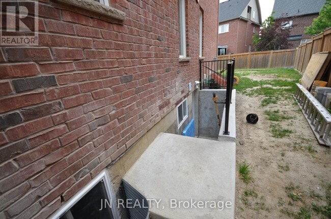 Building Photo - 34 McEchearn Cres