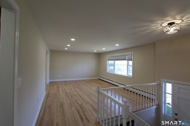 Foto del edificio - 32 Lexington Cir