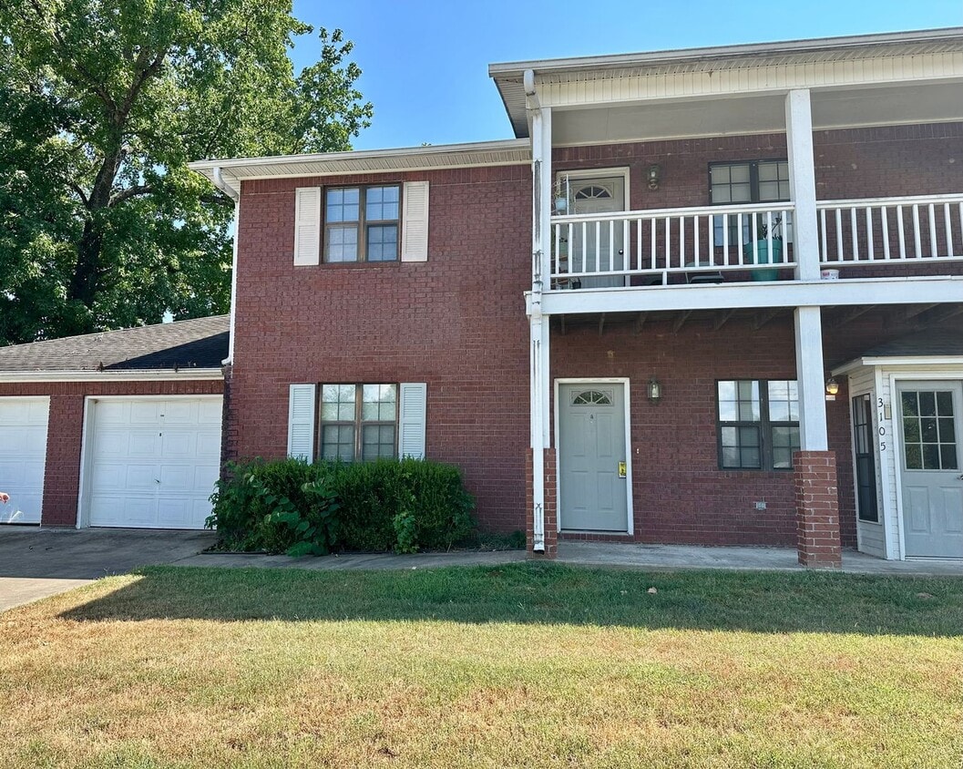 Primary Photo - 3105 W 2nd Ct