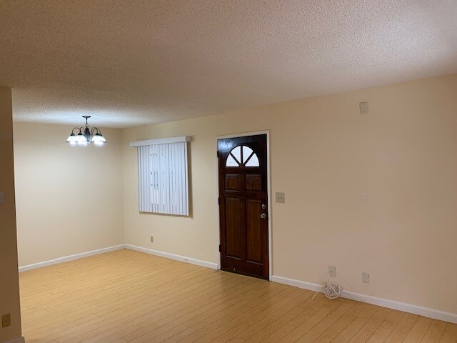 Building Photo - 1305 Stanley Ave