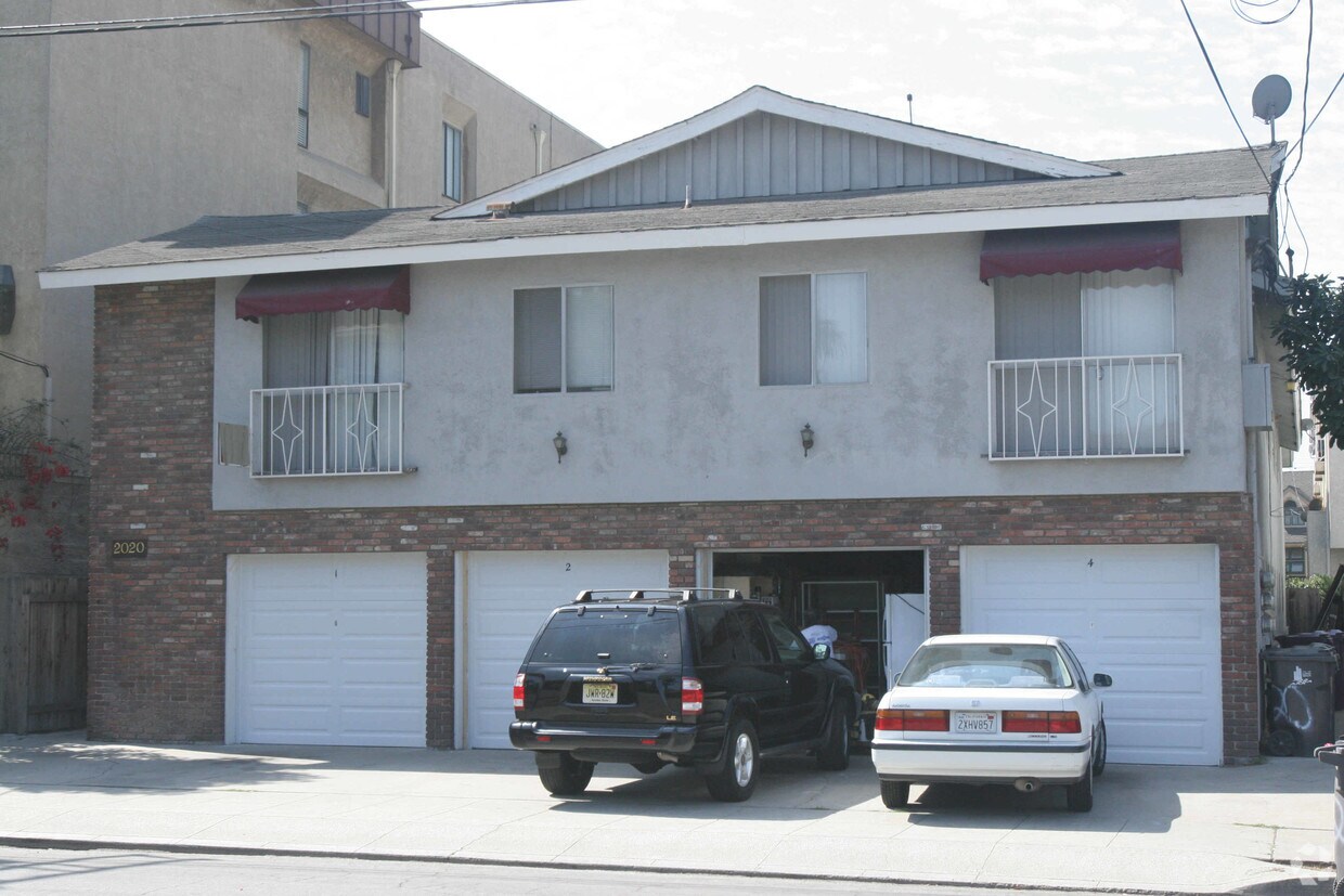 Building Photo - 2020 E Bermuda St