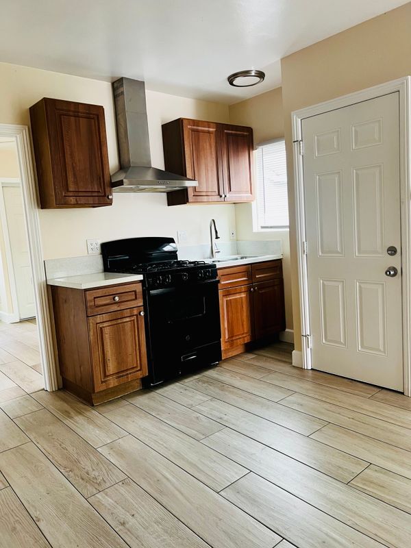 Foto del edificio - 1309 W 62nd St