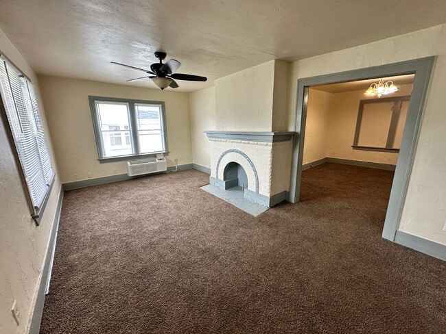 Building Photo - For Rent: Charming 2 Bed, 1 Bath Home in C...
