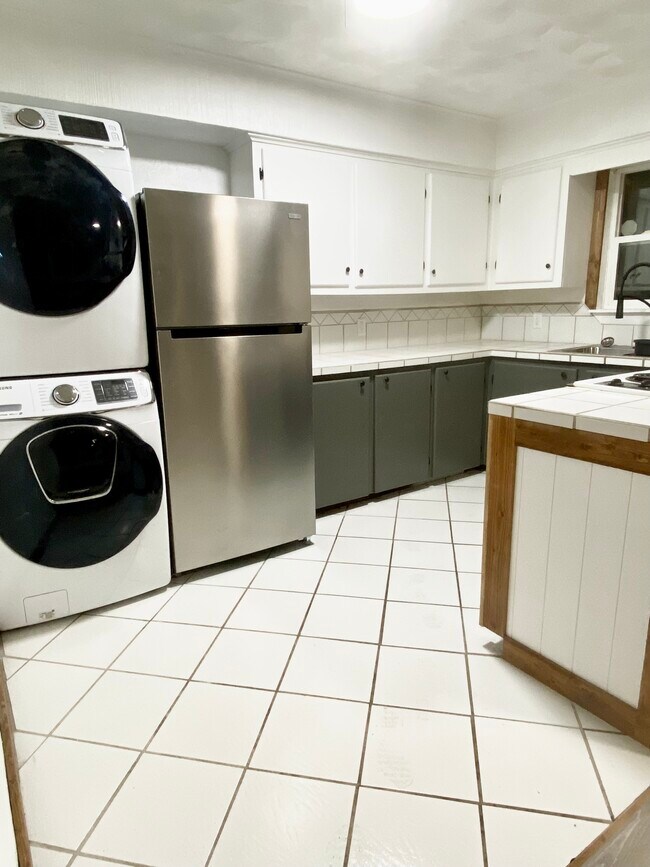 Foto del edificio - 405 Mary Dr