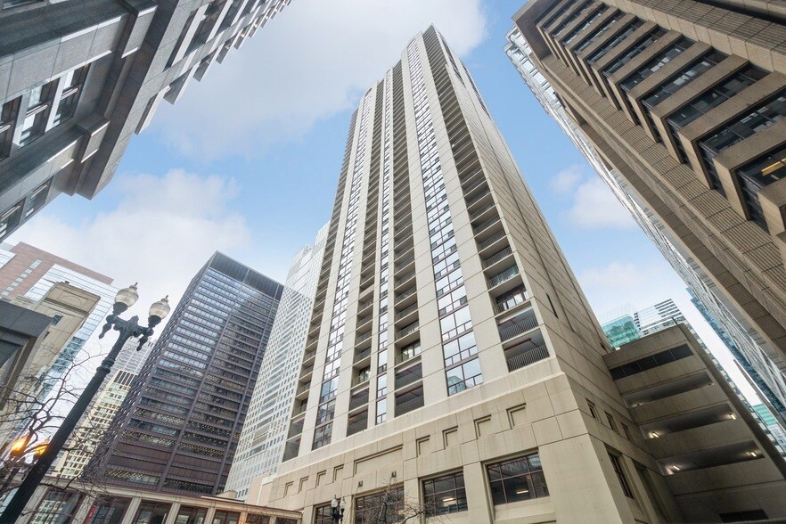 Foto principal - 200 N Dearborn St